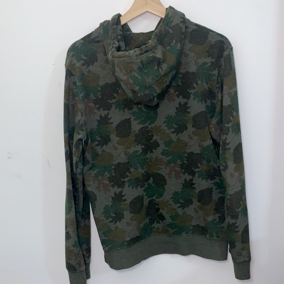 On The Byas Green Leaf Men’s Lightweight Hoodie - Picture 2 of 3